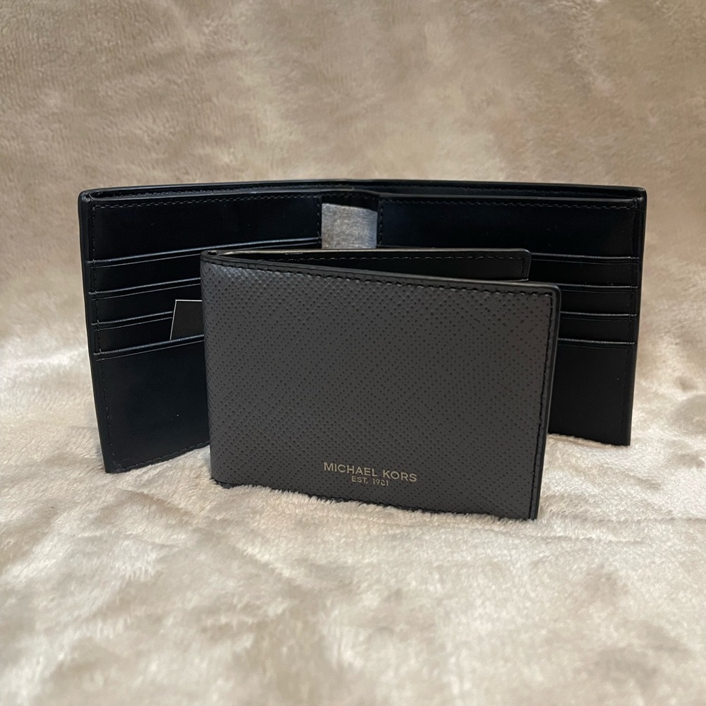 NWT Michael Kors Billfold with Pass Case
